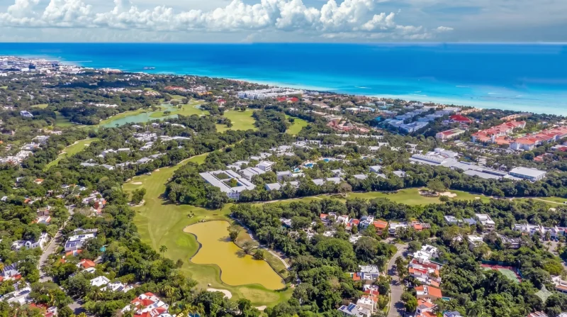 Living in Playacar 2026: hospital, schools, gym, von Hagge golf and everything the gated community offers