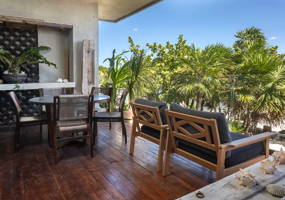 Covered terrace facing the Caribbean in unit 104