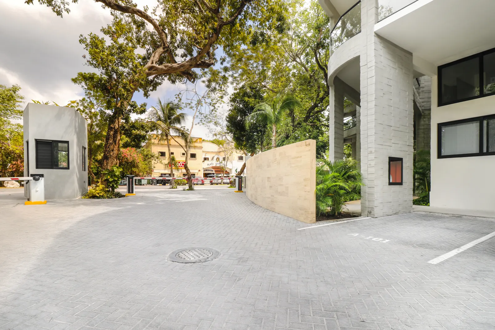 AWA Playacar II — Zen Garden Condo 4 rec 33 Estacionamiento Asignado Condominio Awa Playacar