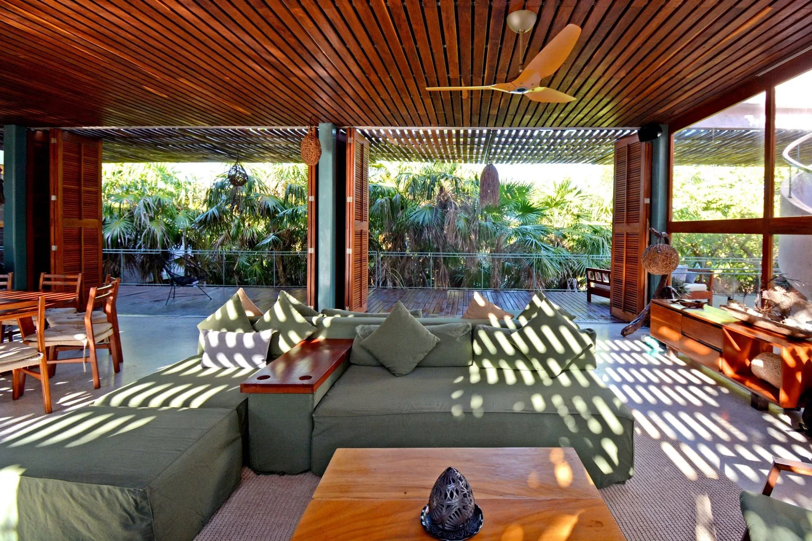Casa Bautista — interior madera, Sian Ka'an