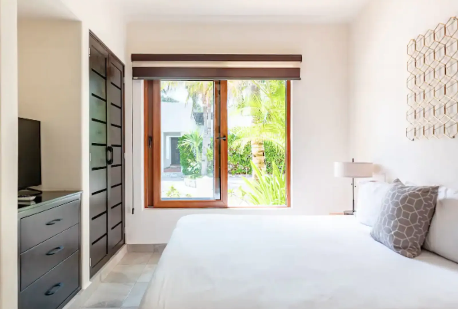 Recamara master amueblada vista jardin - Casa Karlita