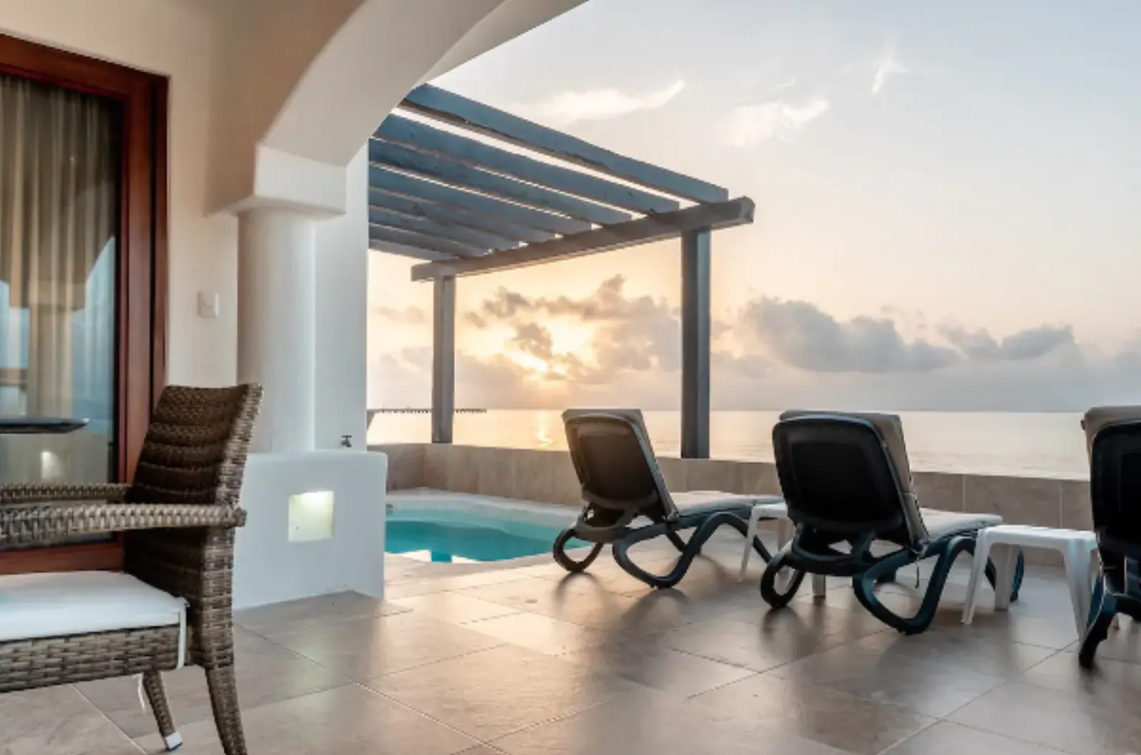 Terraza vista mar amplia amueblada - Casa Karlita