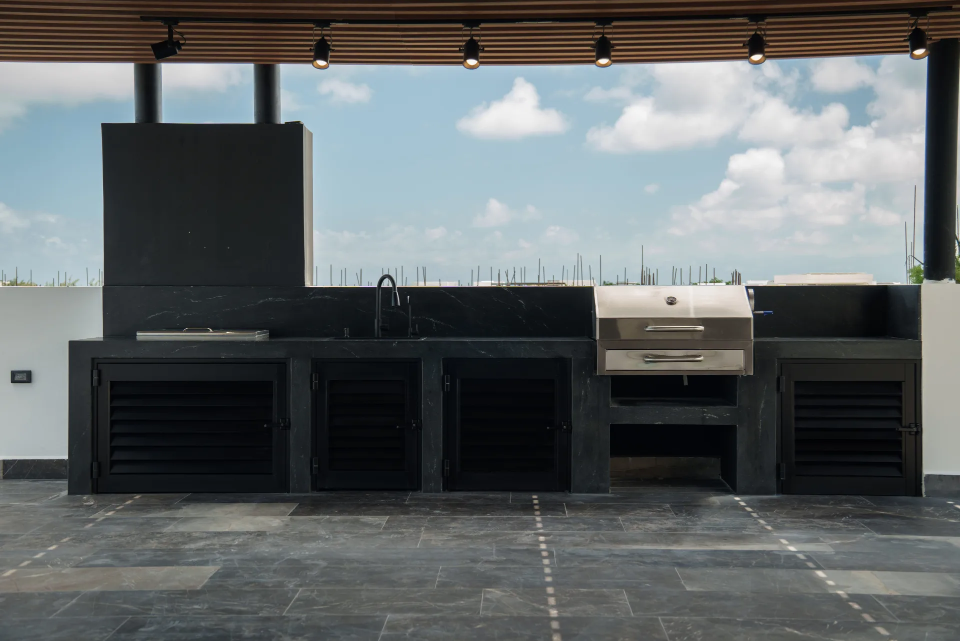 Casa Lagunas 2 — rooftop cocina exterior barra marmol negro puerto cancun, Puerto Cancun