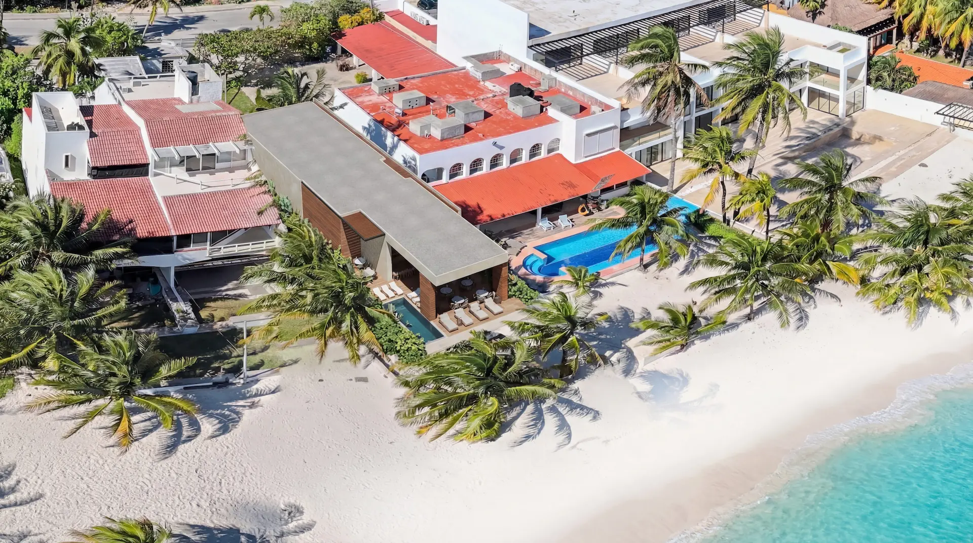 Beach Club con acceso directo a la playa en Dhamar Costa Mujeres