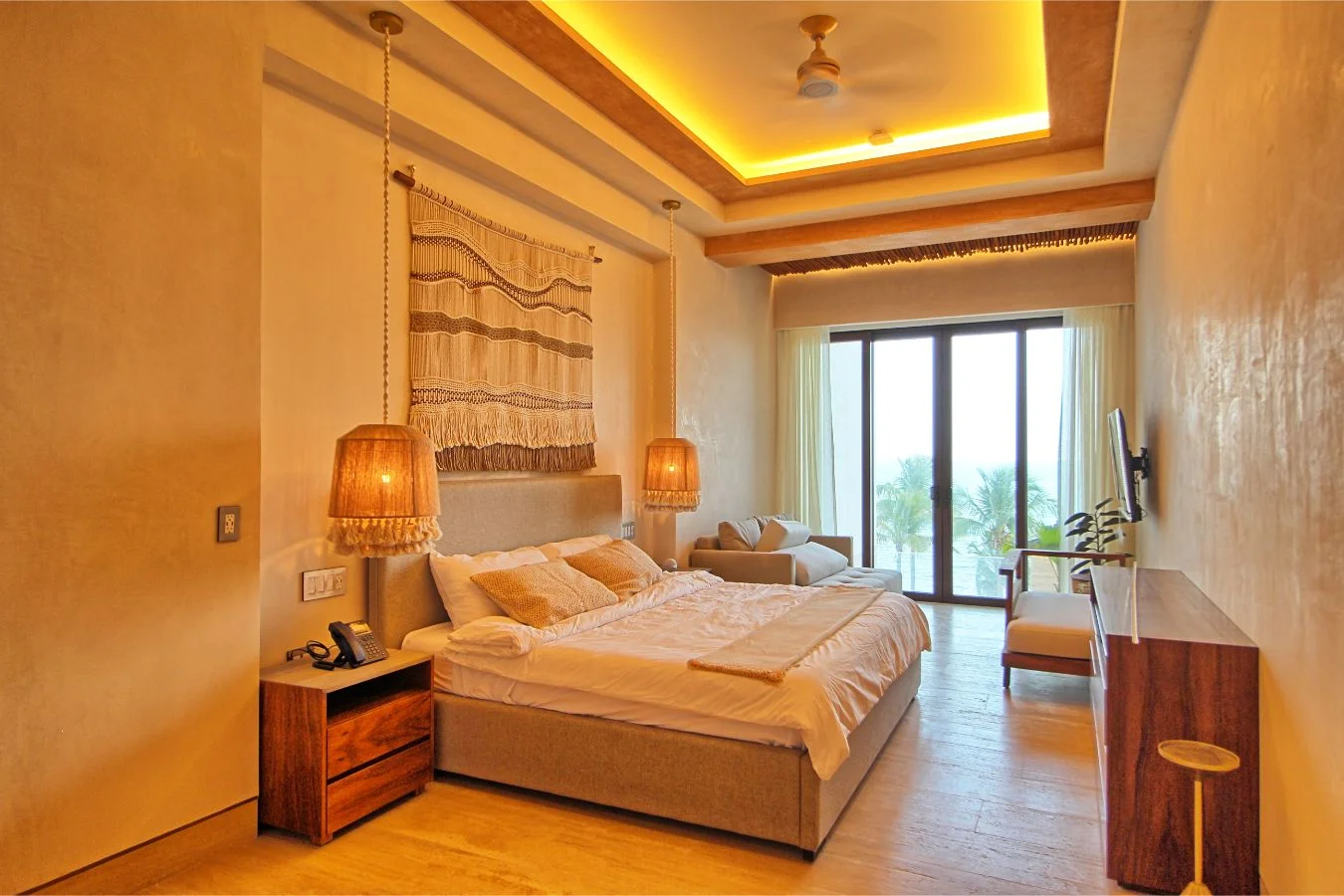Master Suite principal con terraza en El Encanto condo hotel Punta Sam