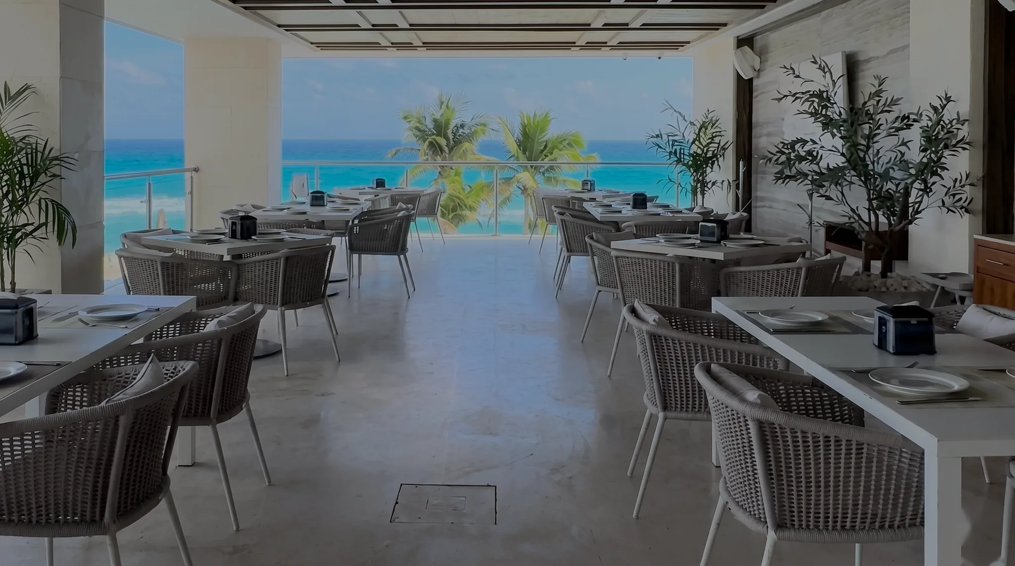 Emerald Residences — emerald cancun salon lounge vista mar, Zona Hotelera