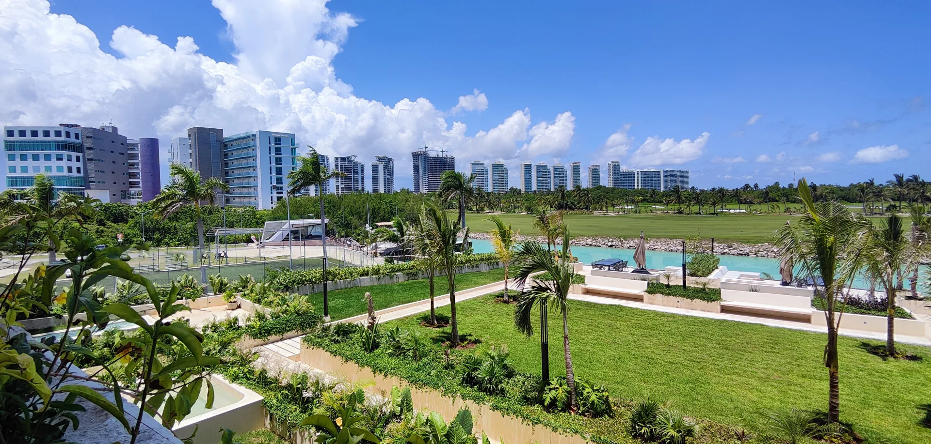 Outdoor areas and amenities - La Vela