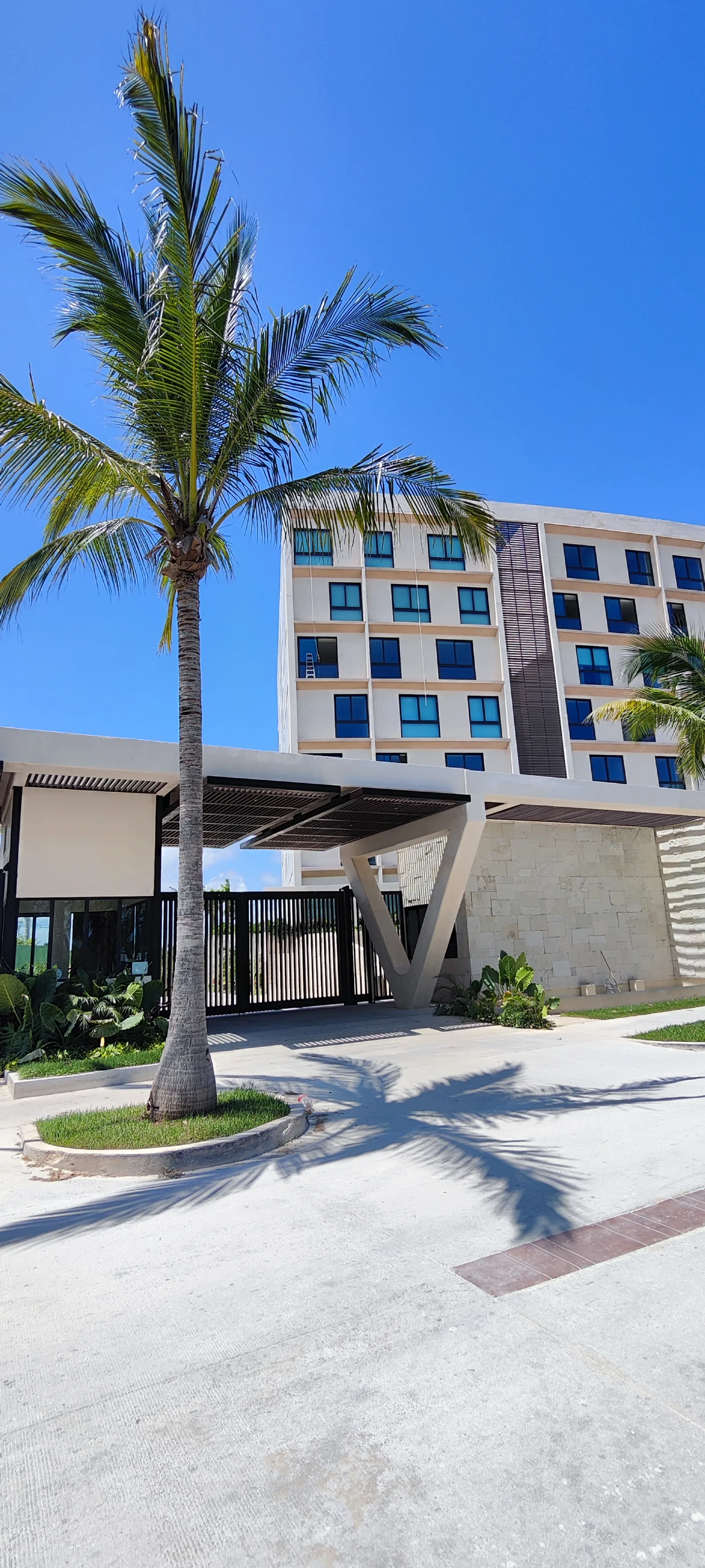 La Vela Puerto Cancun — 105 residences by Girault Desarrollos with private marina and golf course views