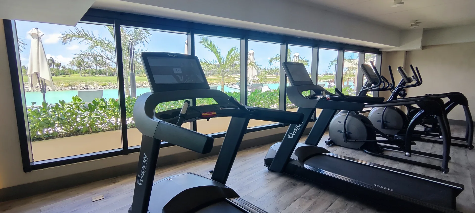 Gym with exterior view - La Vela