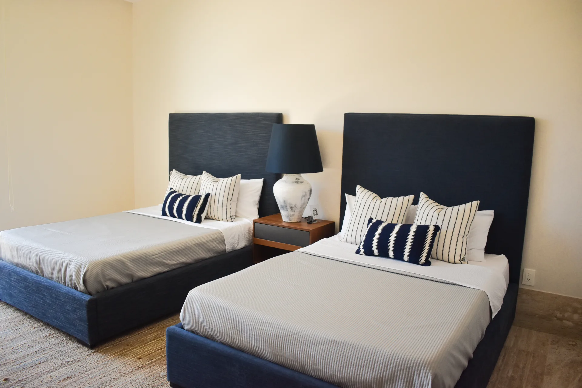 Master bedroom with view - La Vela