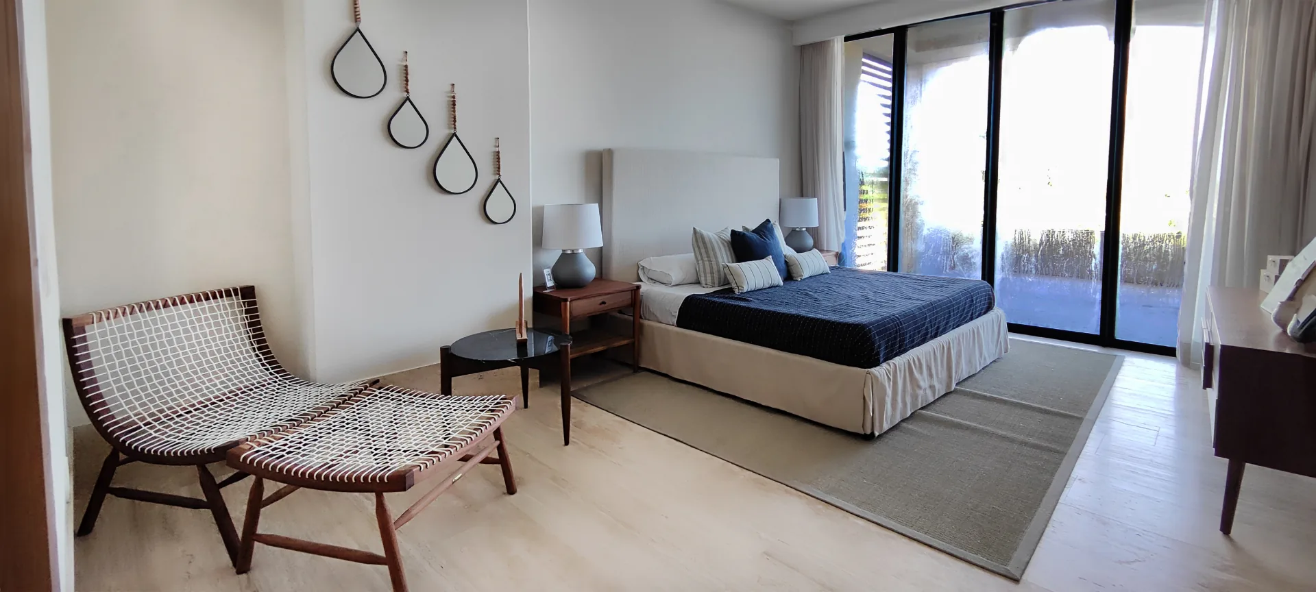 Master bedroom with panoramic view - La Vela