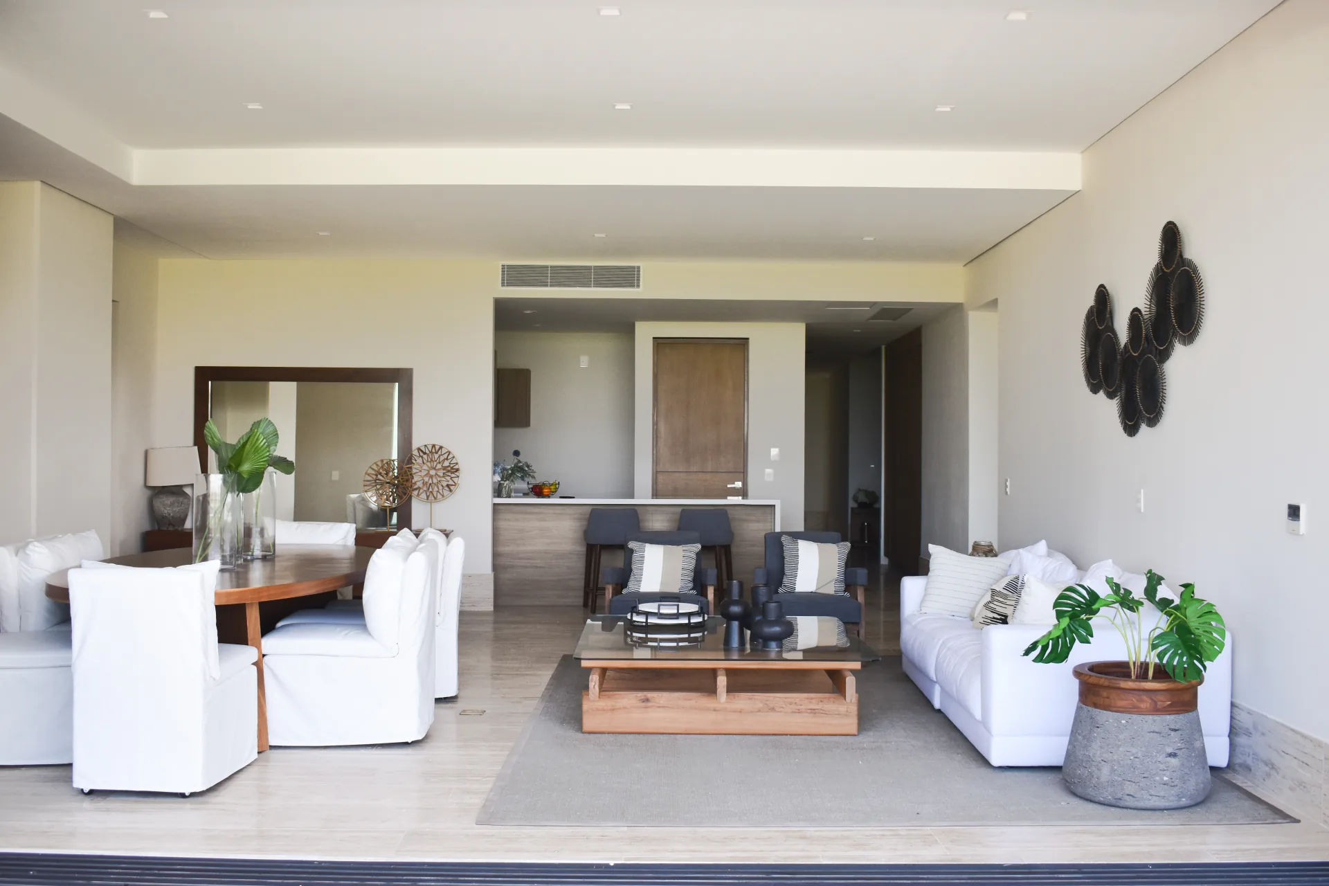 Panoramic living-dining with Puerto Cancun view - La Vela