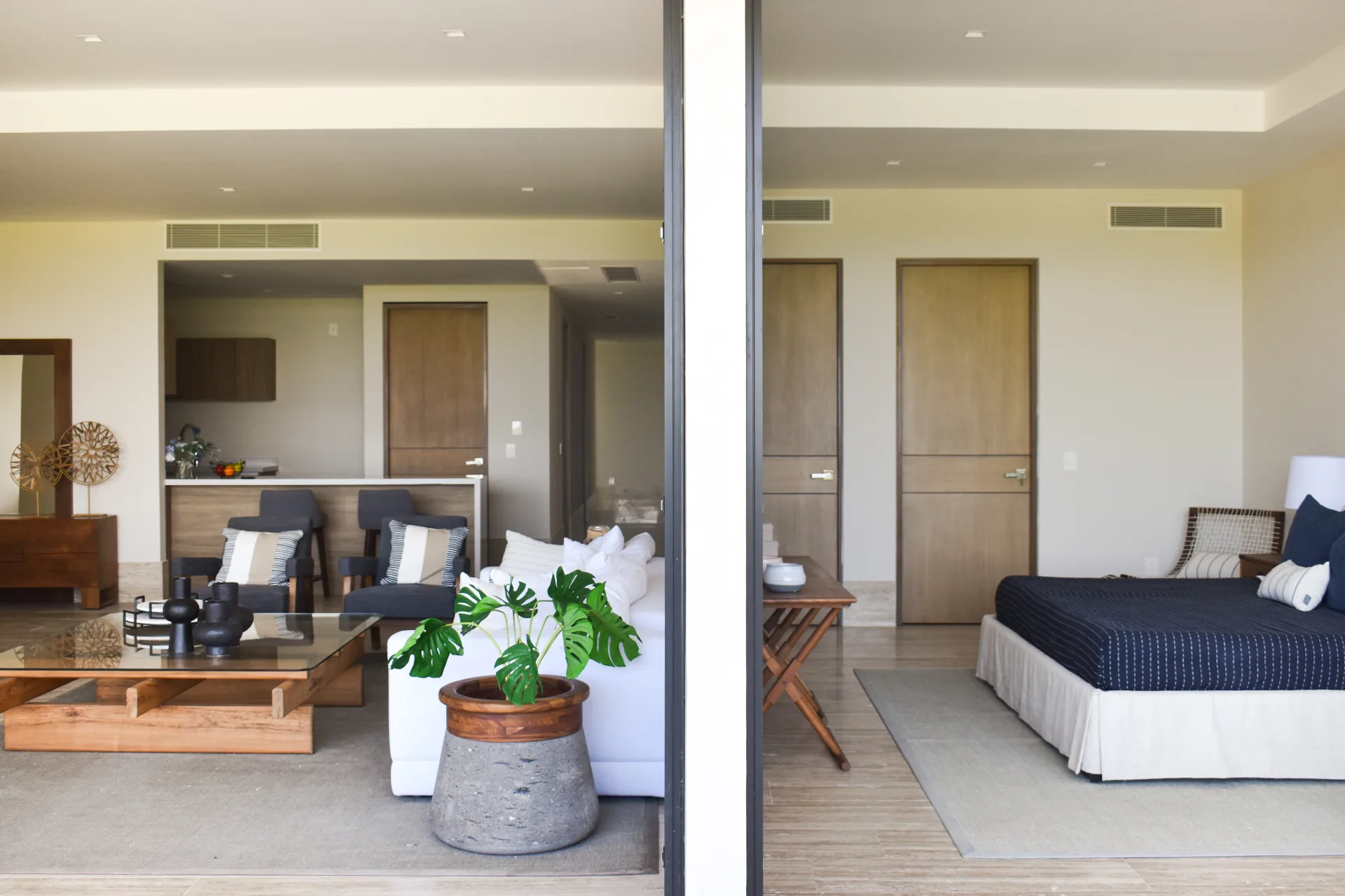 Living room and master bedroom - La Vela