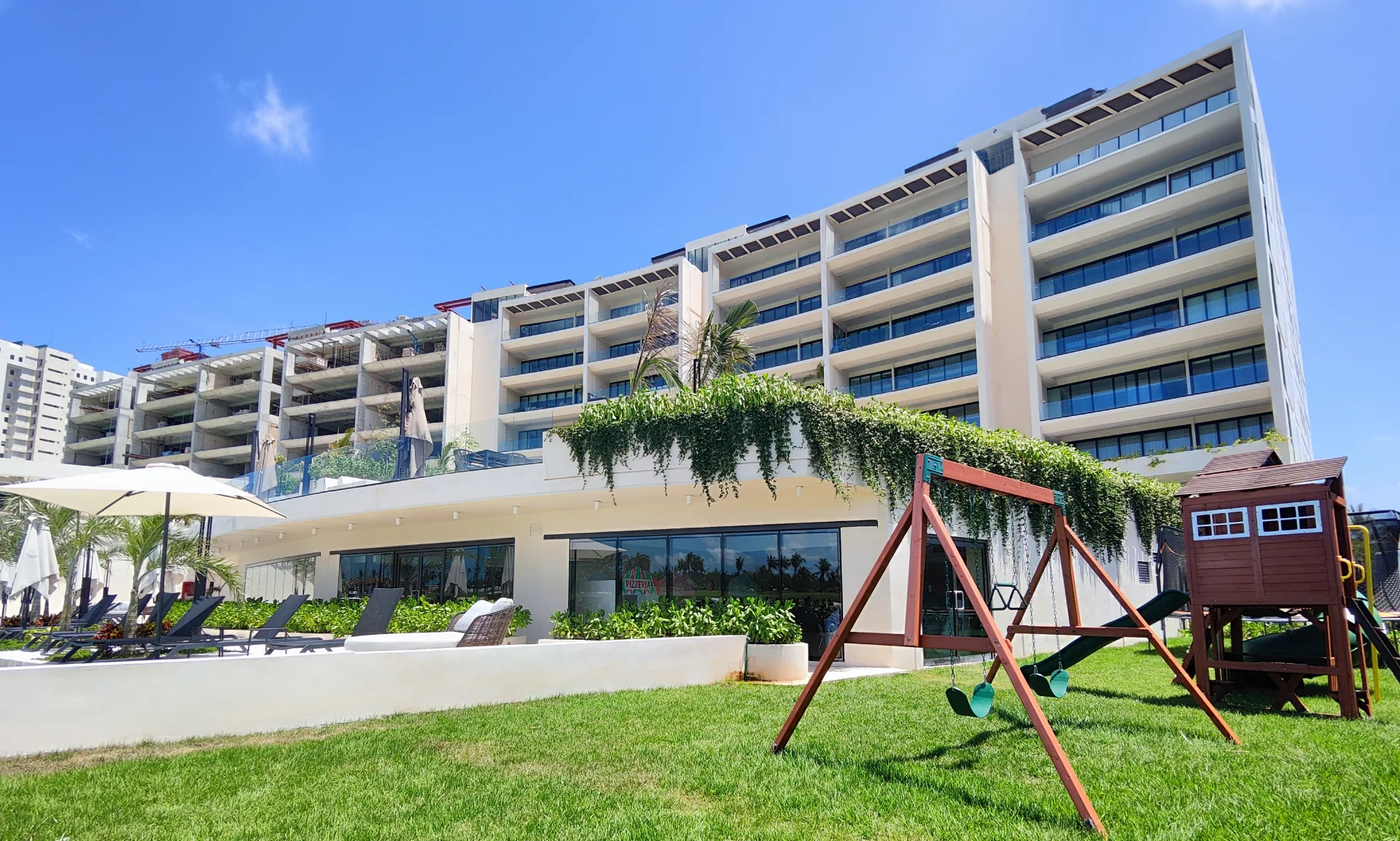 Pool and facade of La Vela Puerto Cancun