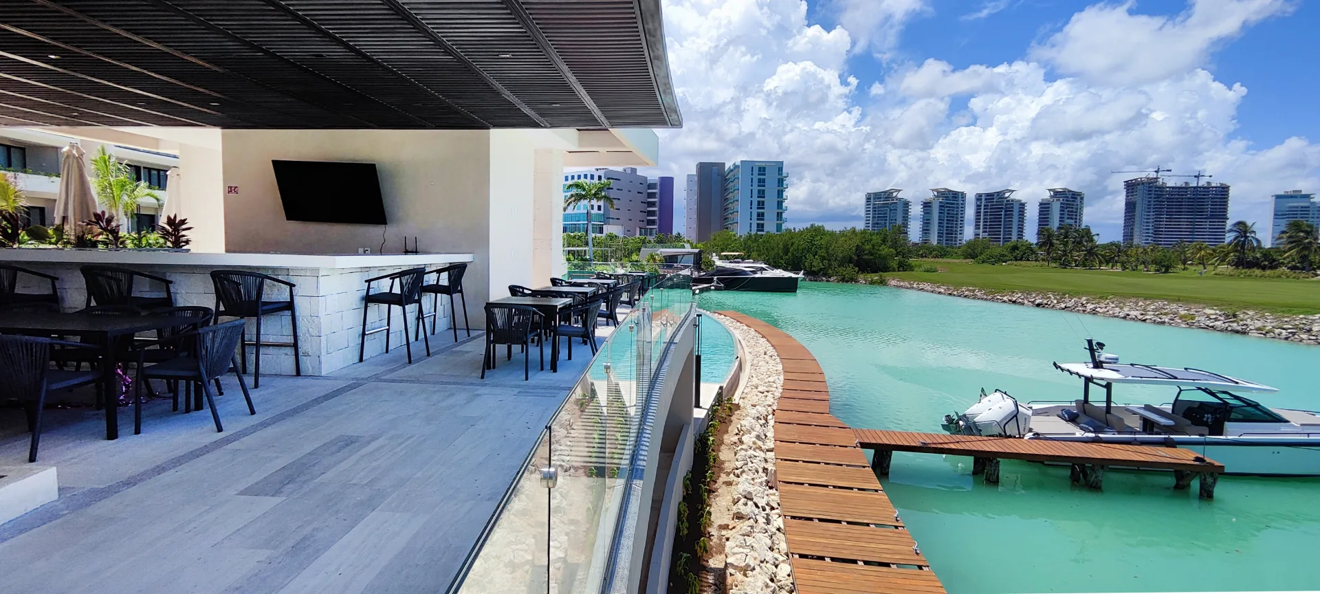 Exterior views of the development - La Vela