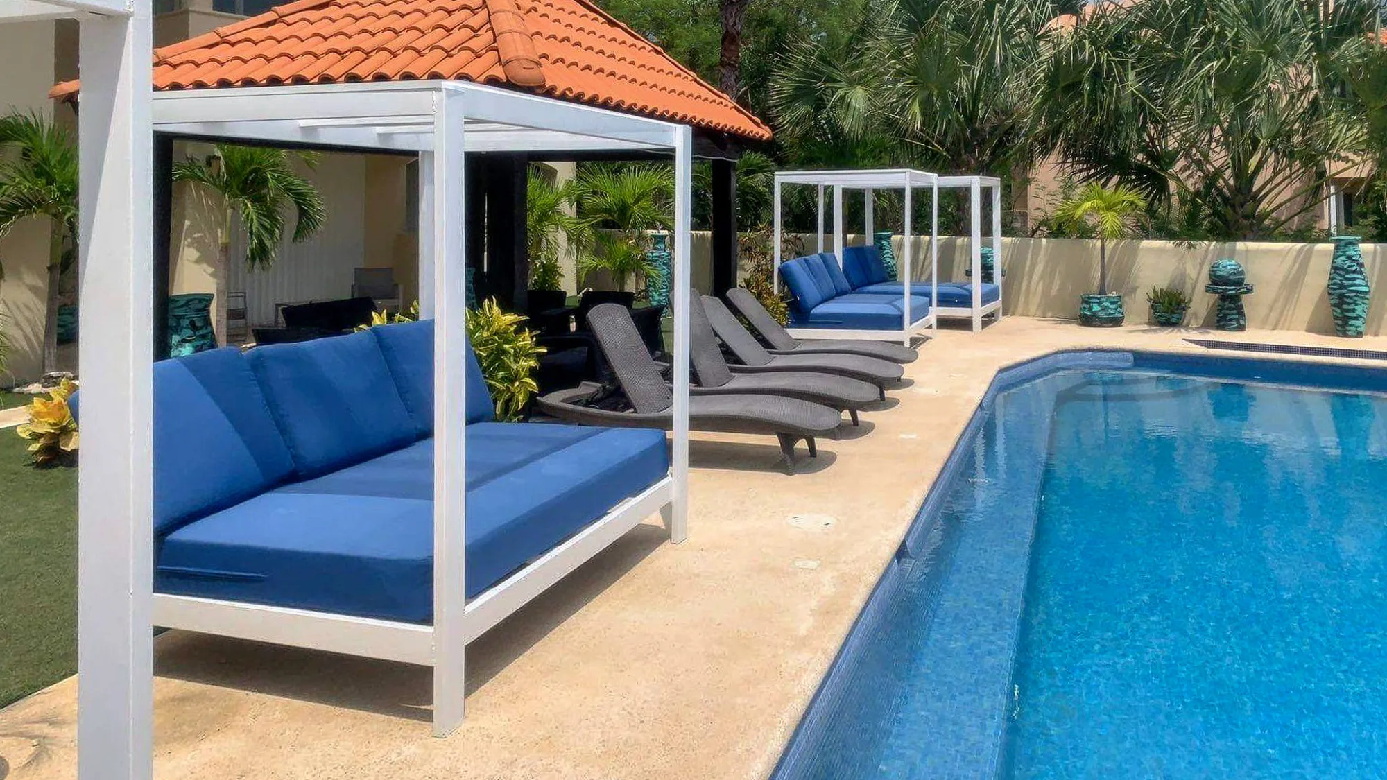Náutica Puerto Aventuras — alberca cabanas palapa, Marina