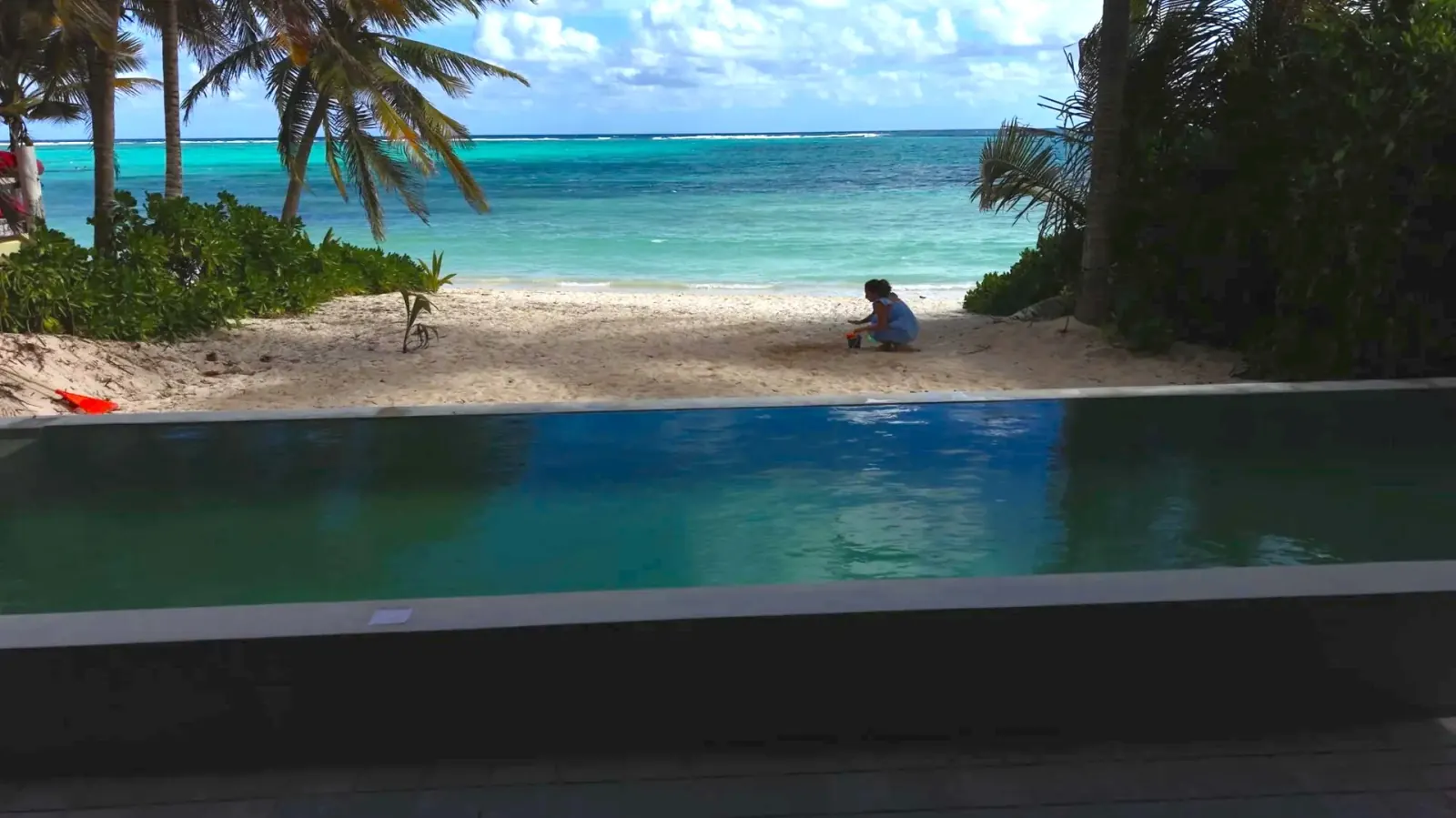 Alberca privada con vista a la playa y el Mar Caribe en NEEA Bahía Soliman, Tulum