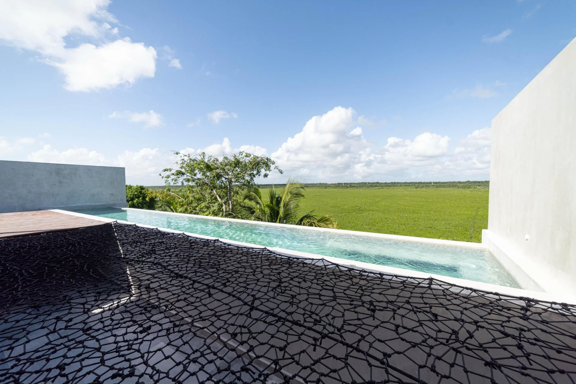 Rooftop con alberca infinita y vista al manglar en NEEA Bahía Soliman, Tulum