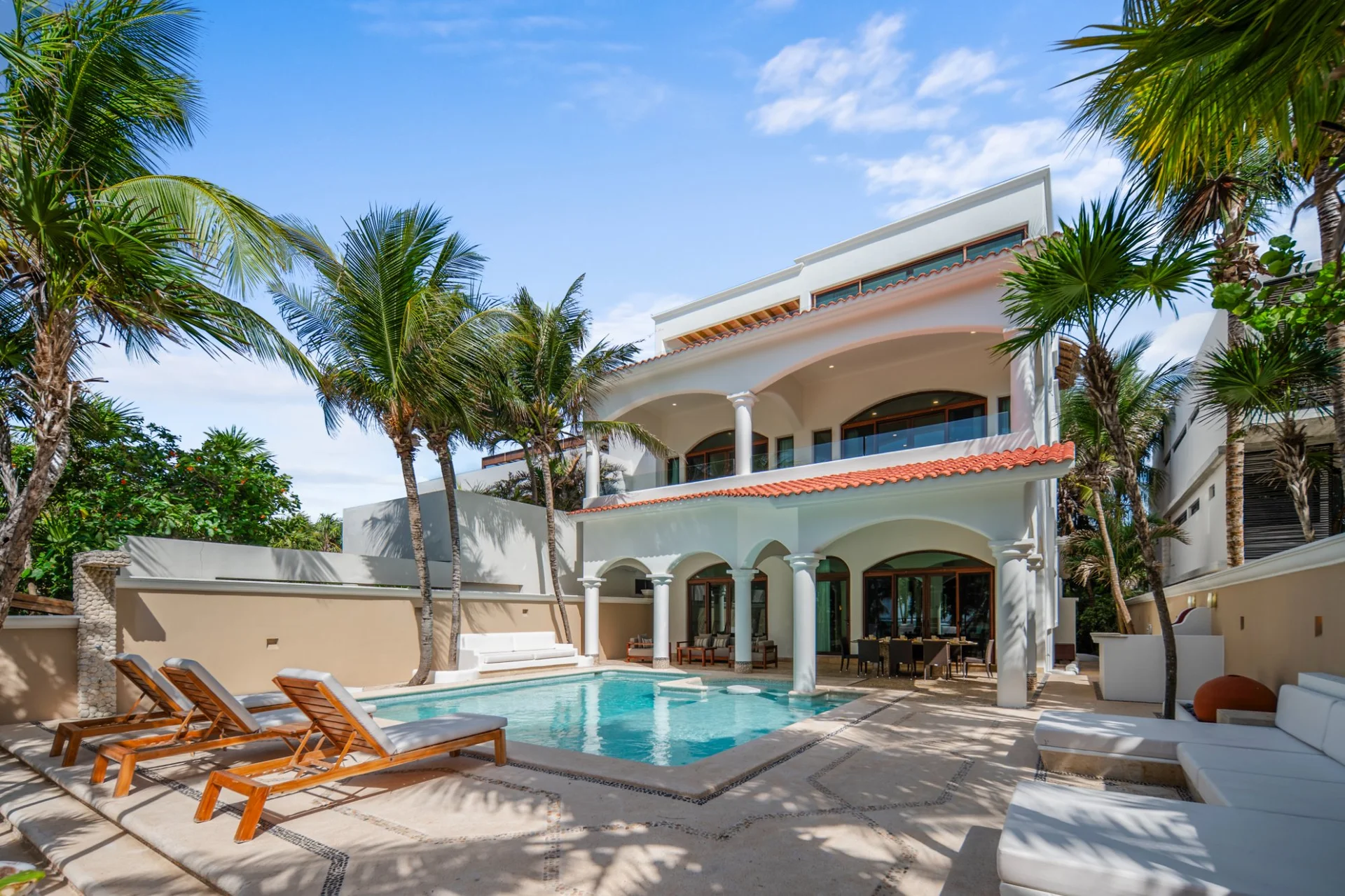 Exterior de Sueño del Mar con piscina privada y palmeras, Riviera Maya