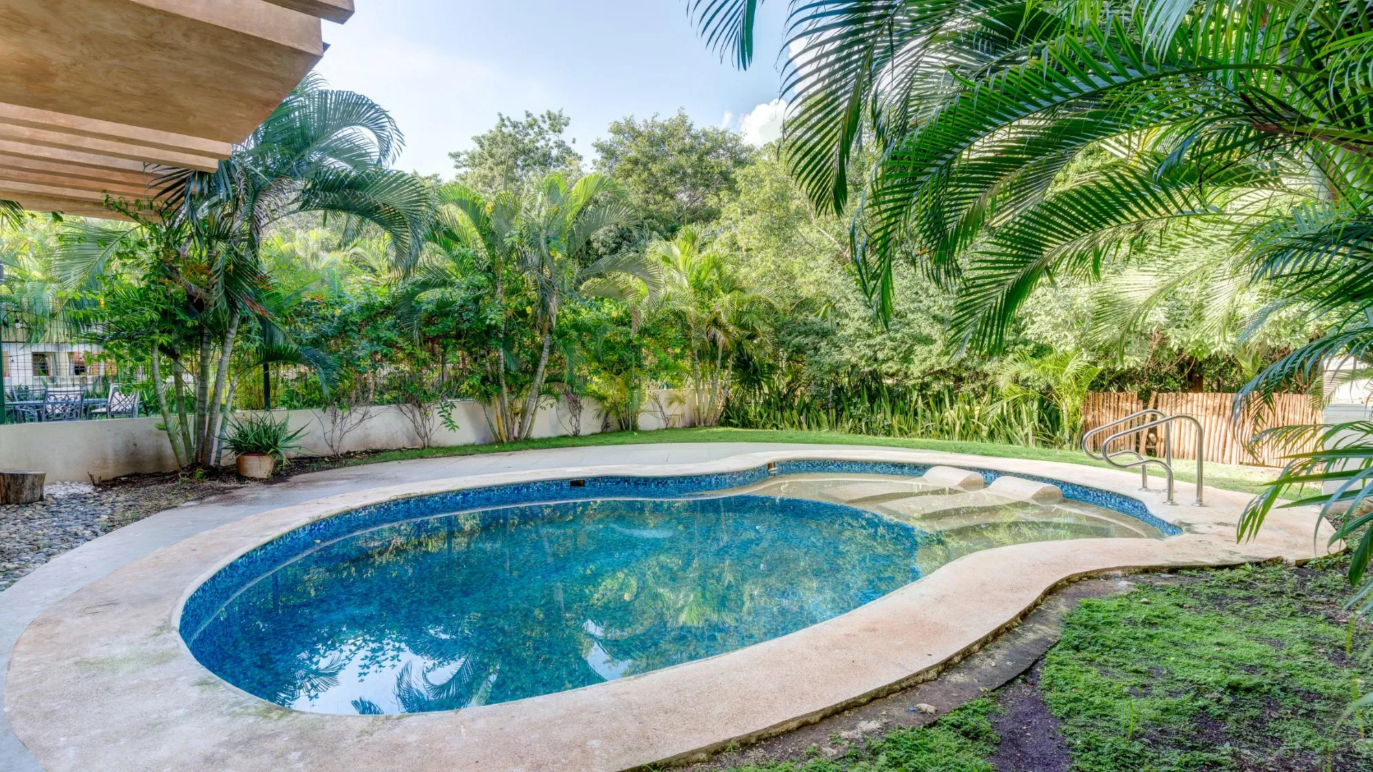 Villa Xaac — alberca jardín privado puerto aventuras, Bahía Xaac